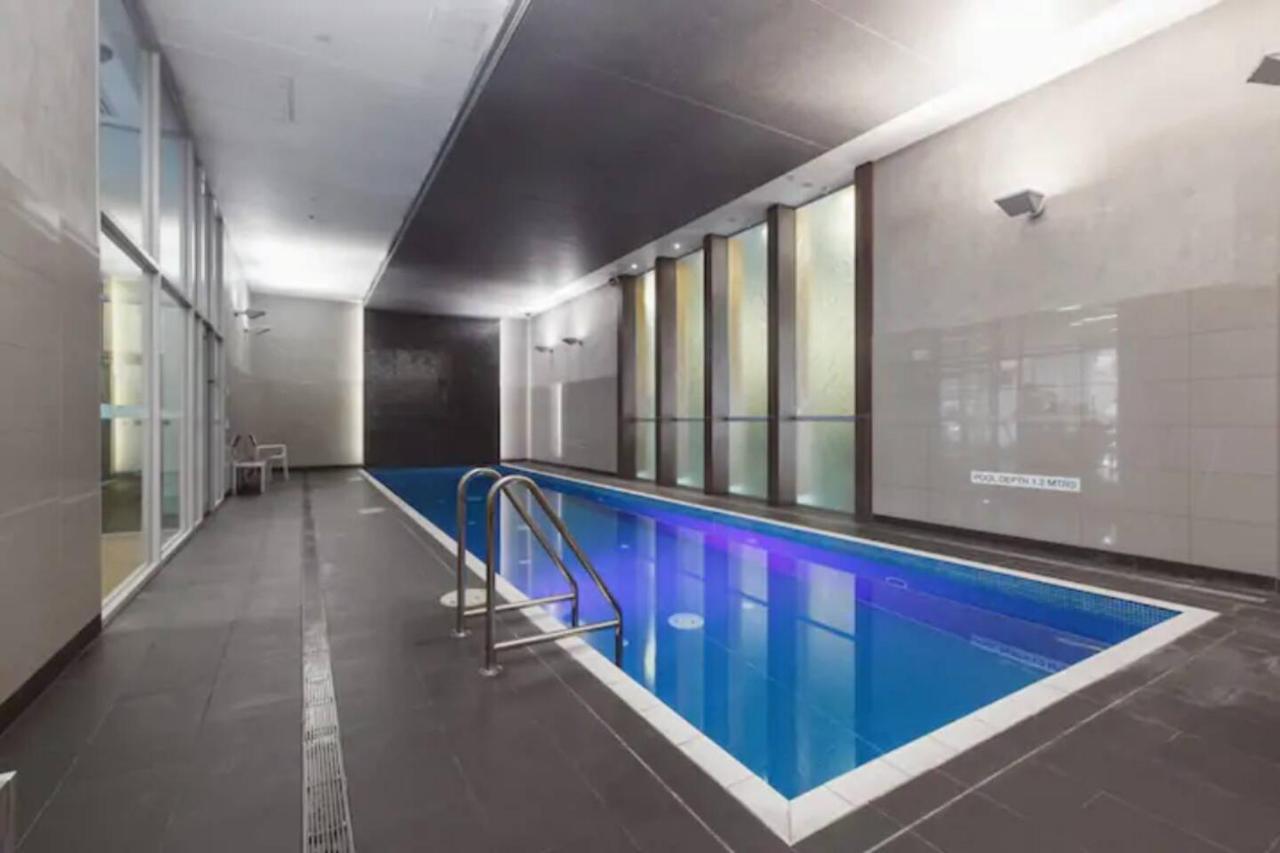 Stunning Sky-high Urban Pad At Southbank Apartment *