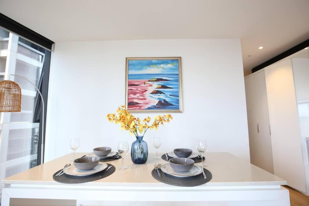 Great Location 2b2b Free Parking Apartment Melbourne