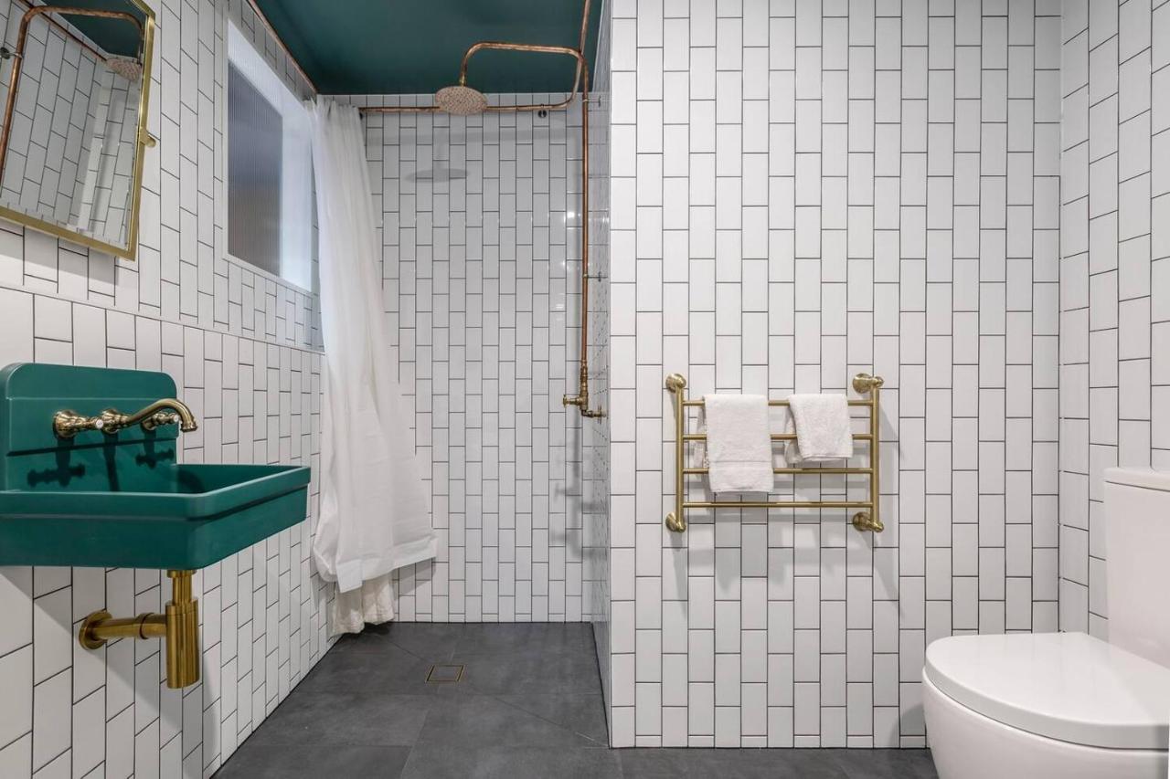 Apartment Fitzroy Thrills In Macrobertson Factory Conversion *