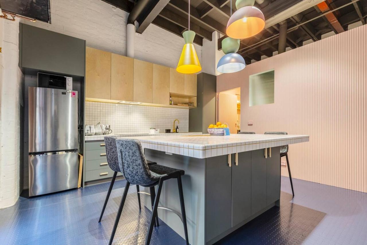 Apartment Fitzroy Thrills In Macrobertson Factory Conversion *