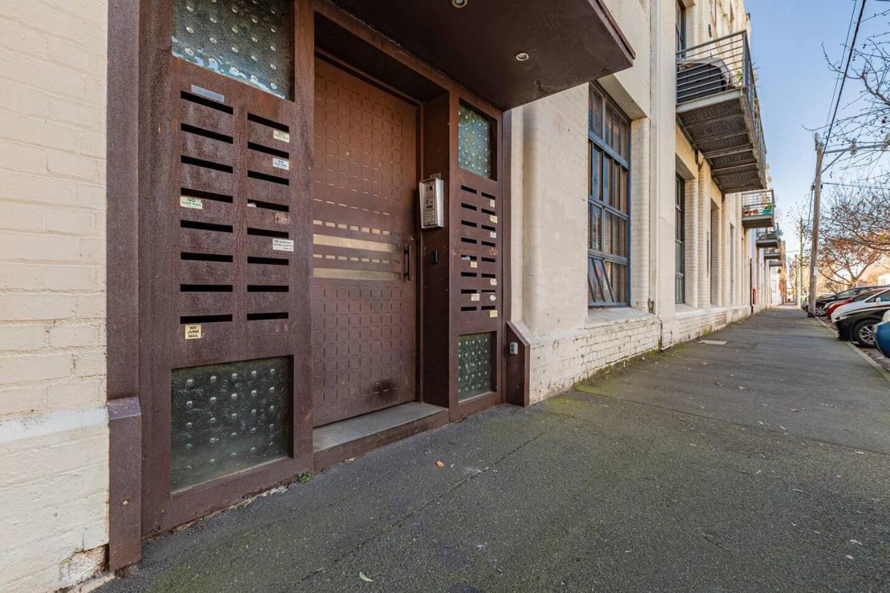 Fitzroy Thrills In Macrobertson Factory Conversion Apartment *