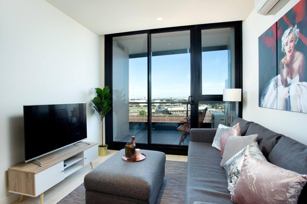 Well-connected North Escape With Balcony Apartment *