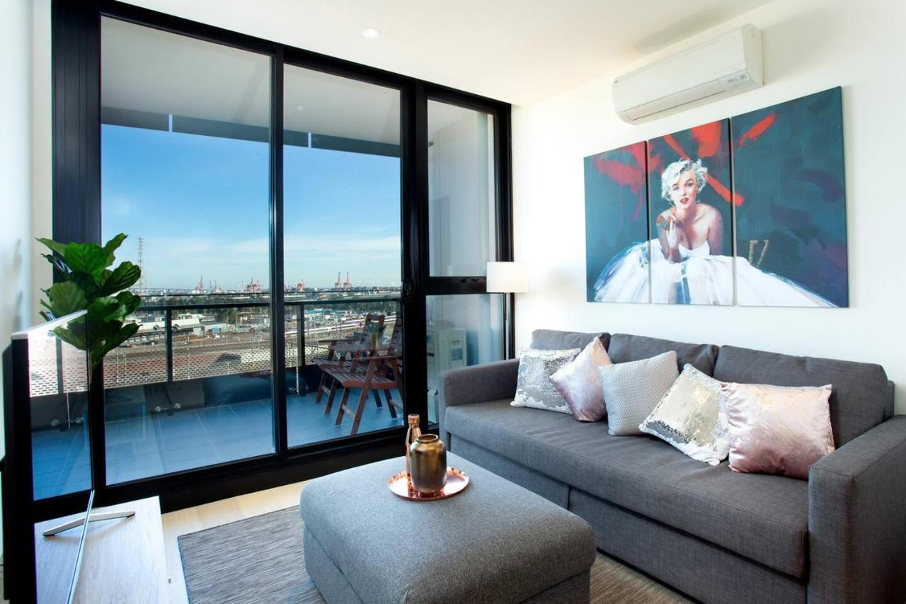 Well-connected North Escape With Balcony Apartment Melbourne