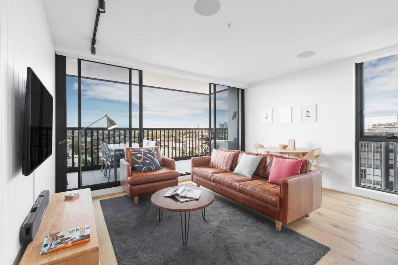 Smith Street Crossing - City-view Serenity Apartment *