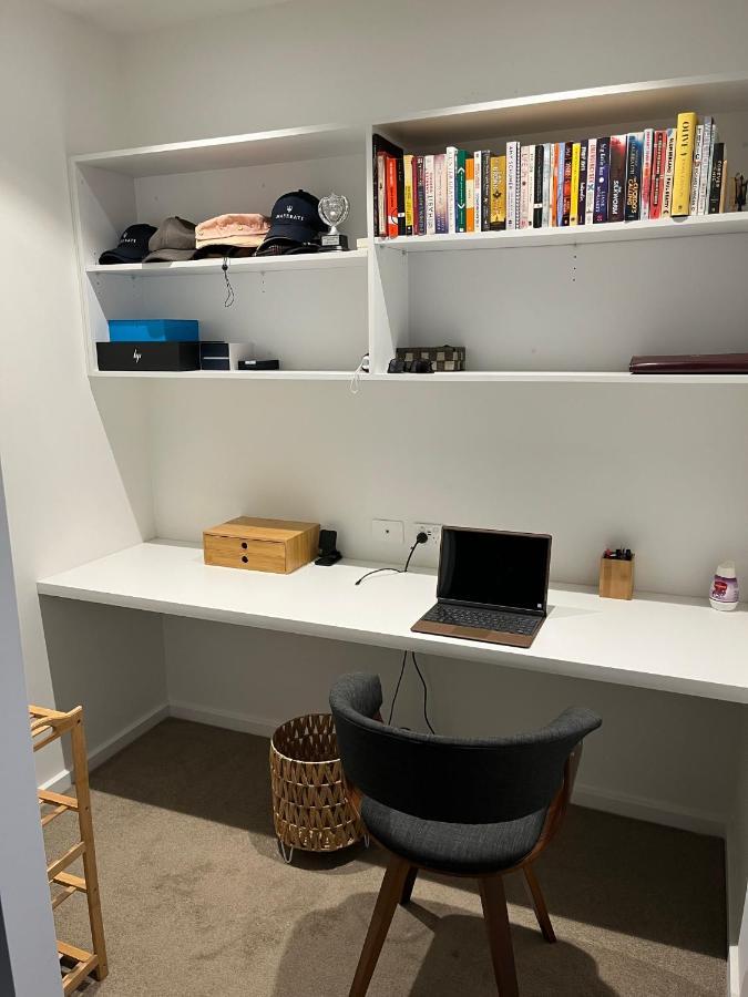 Modern 3 Bedroom With Amazing Views Apartment Melbourne