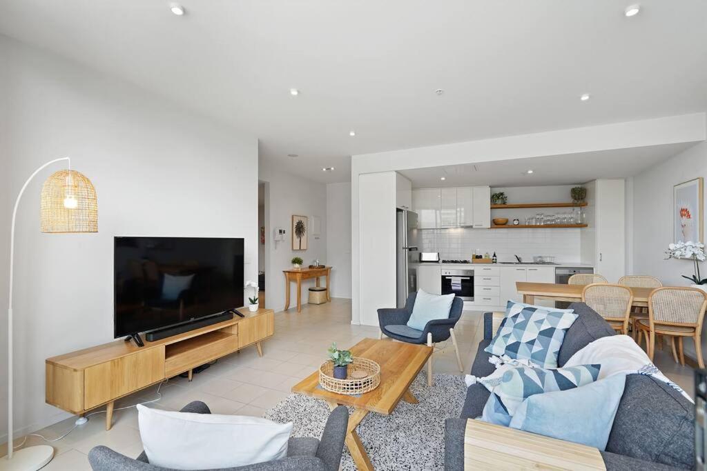 A River-side 2bdm Footscray Oasis + Parking Apartment Melbourne