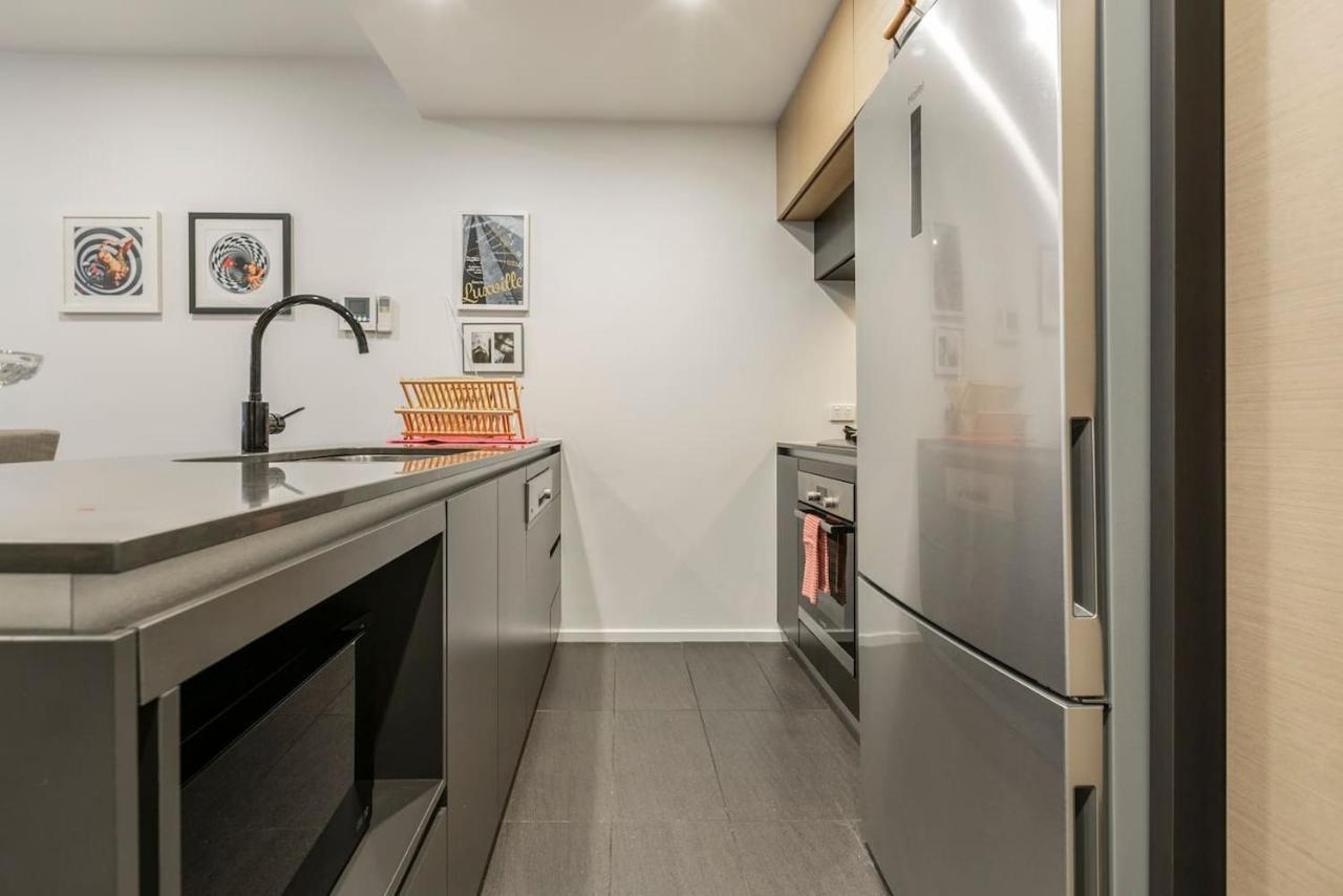 City-edge Living In Trendy North Apartment