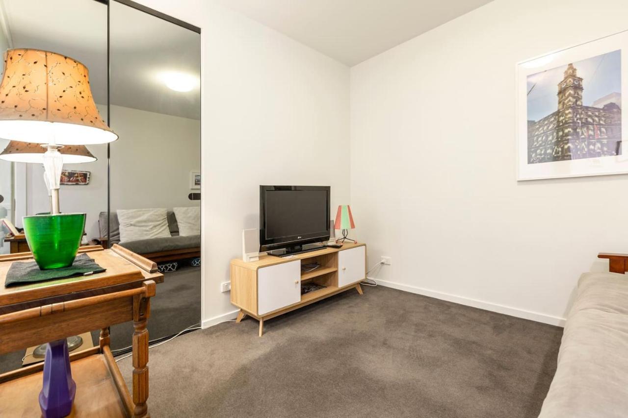 City-edge Living In Trendy North