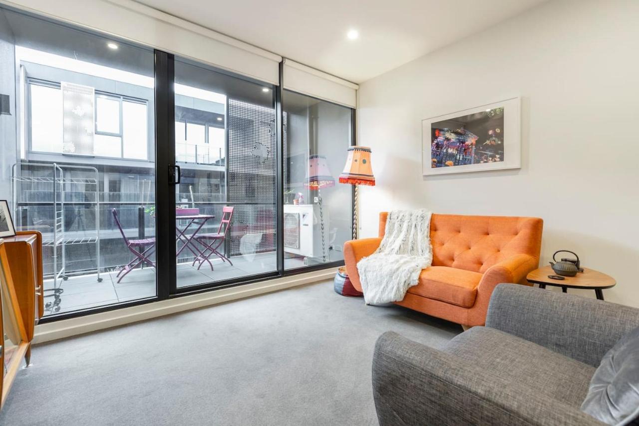 City-edge Living In Trendy North Apartment *