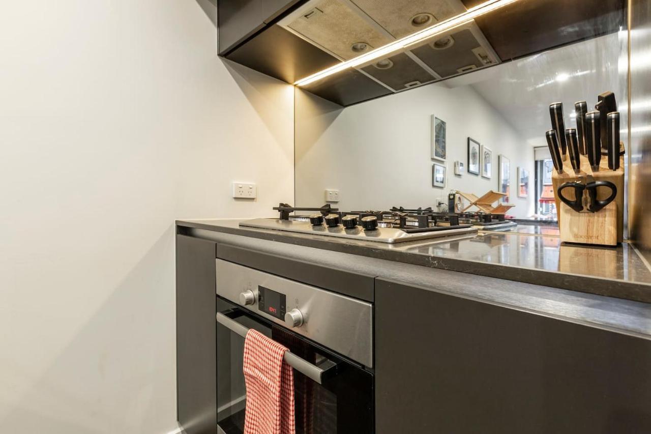 City-edge Living In Trendy North Apartment *