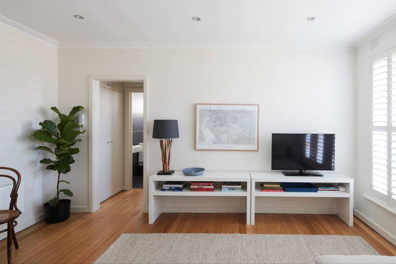 A Touch Of Tuscan Charm Off Toorak Road Apartment *