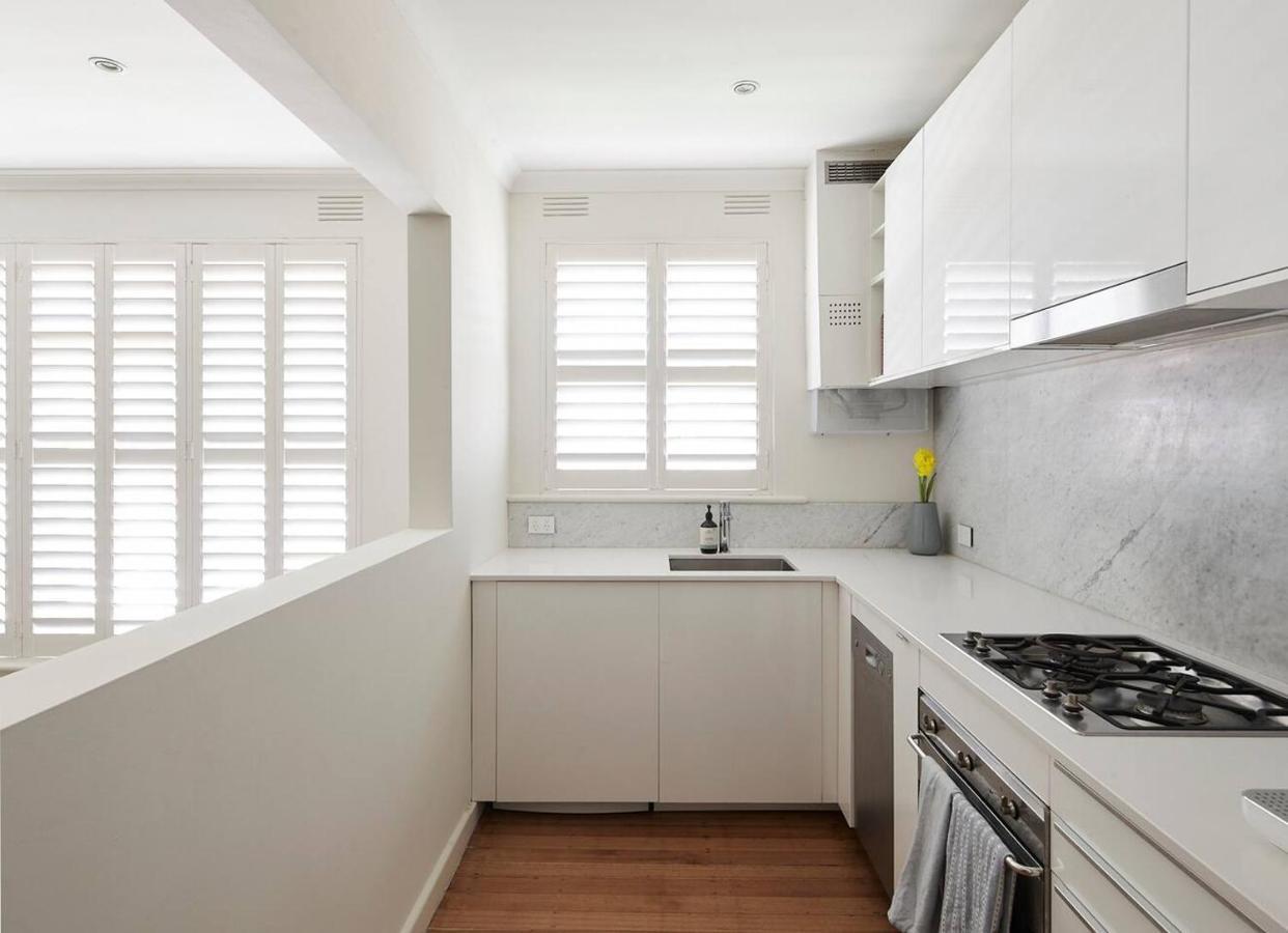 A Touch Of Tuscan Charm Off Toorak Road Apartment *