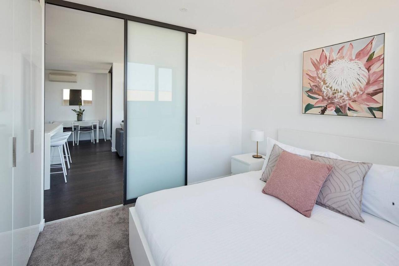 Lights & Manhattan Heights - A Gem In Apartment Melbourne