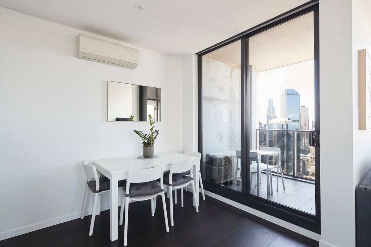 Lights & Manhattan Heights - A Gem In Melbourne