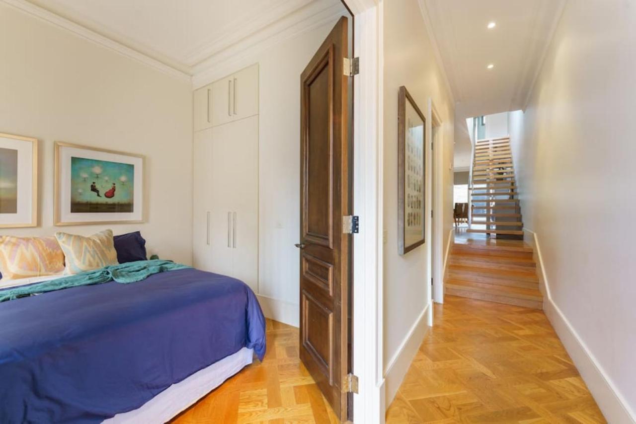 Farrah Designer Three Bedroom Carlton * Melbourne