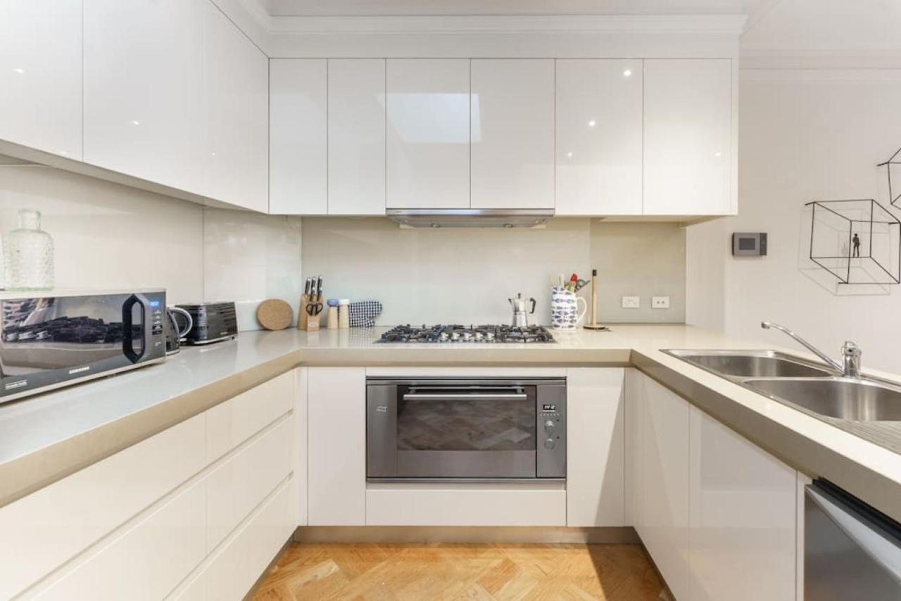 Farrah Designer Three Bedroom Carlton Holiday home Melbourne