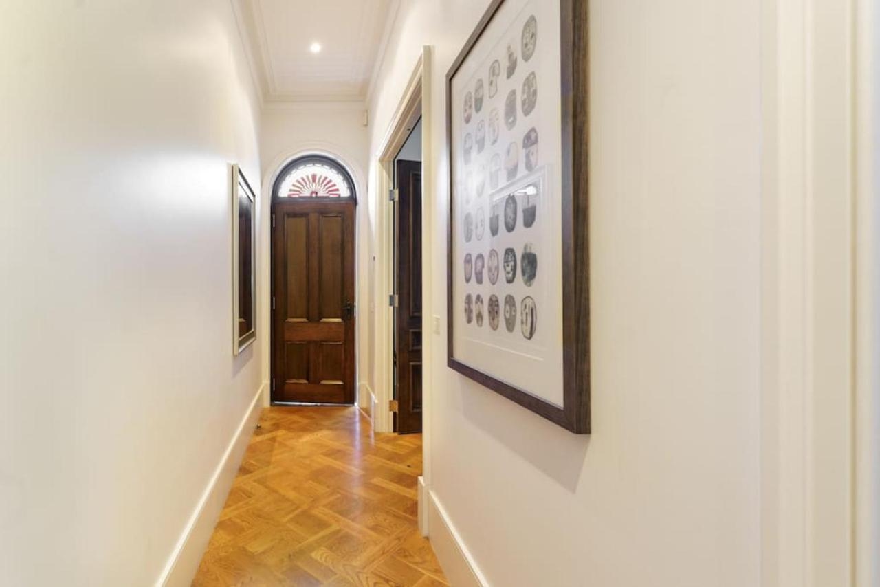 Farrah Designer Three Bedroom Carlton Holiday home Melbourne