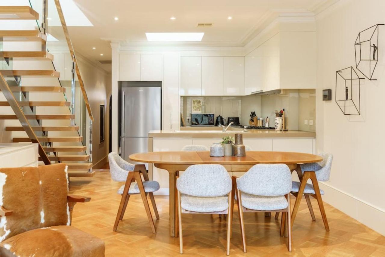 Farrah Designer Three Bedroom Carlton Holiday home Melbourne