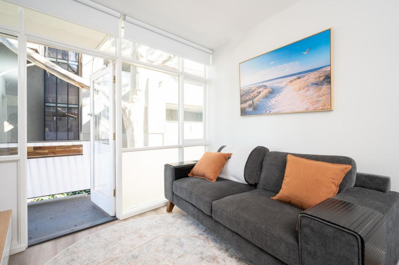 Apartment West St Kilda, Acland St, Luna Pk Car *