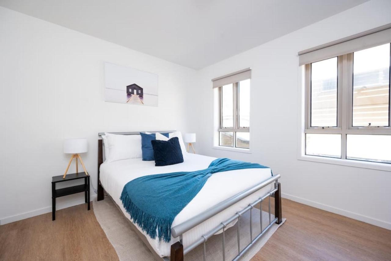 Botanica - Beautiful Fringe Base Apartment