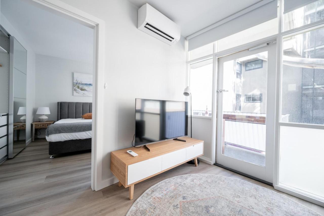 Apartment West St Kilda, Acland St, Luna Pk Car *