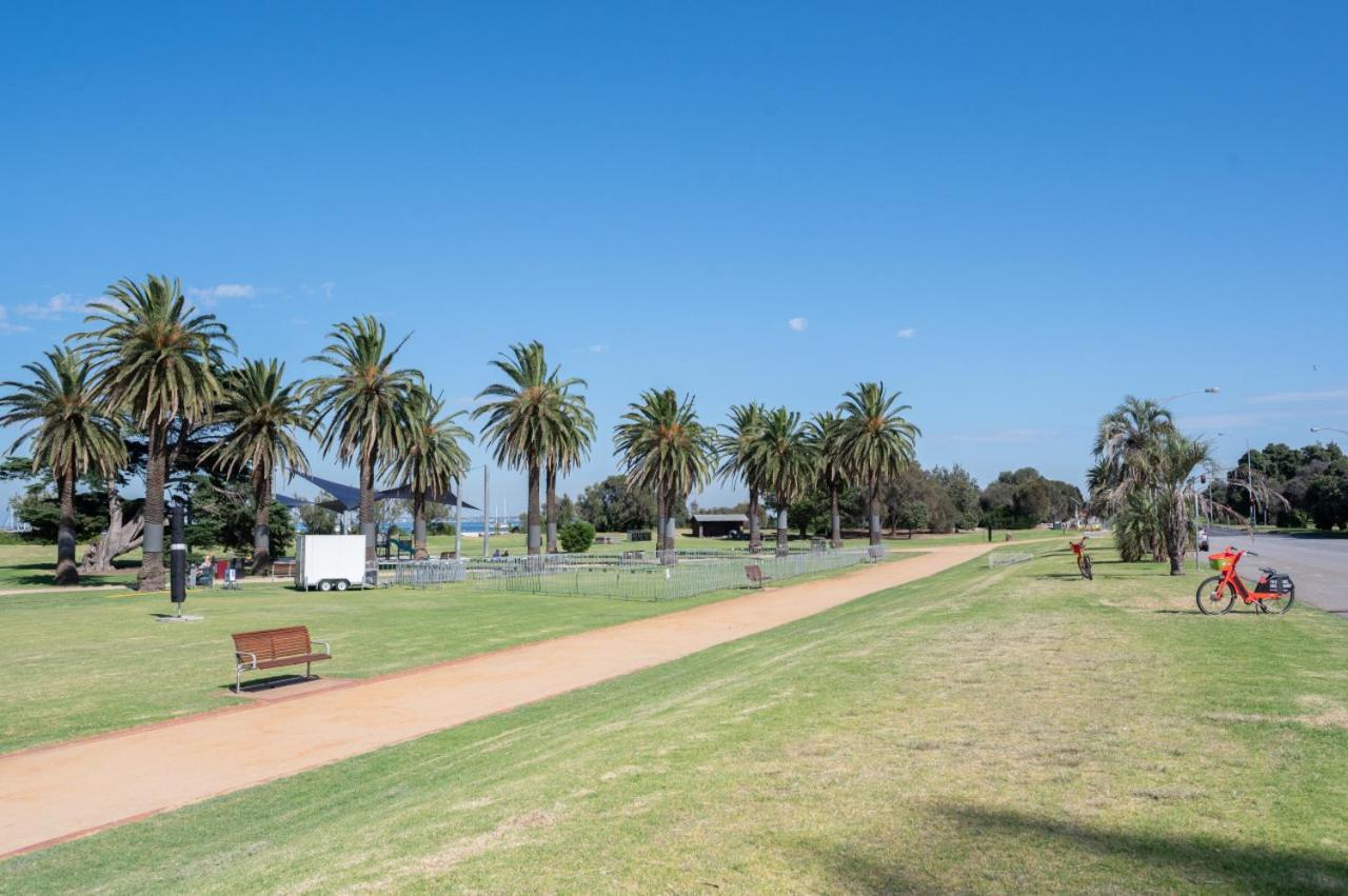 West St Kilda, Acland St, Luna Pk Car