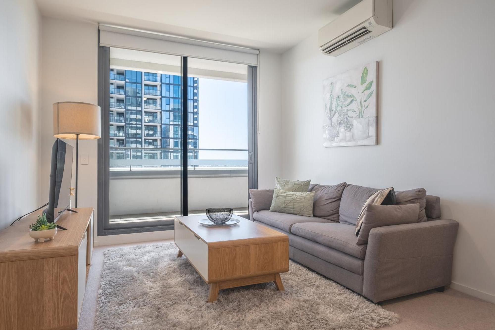 Panoramic Views 2br With Pool And Free Carpark *