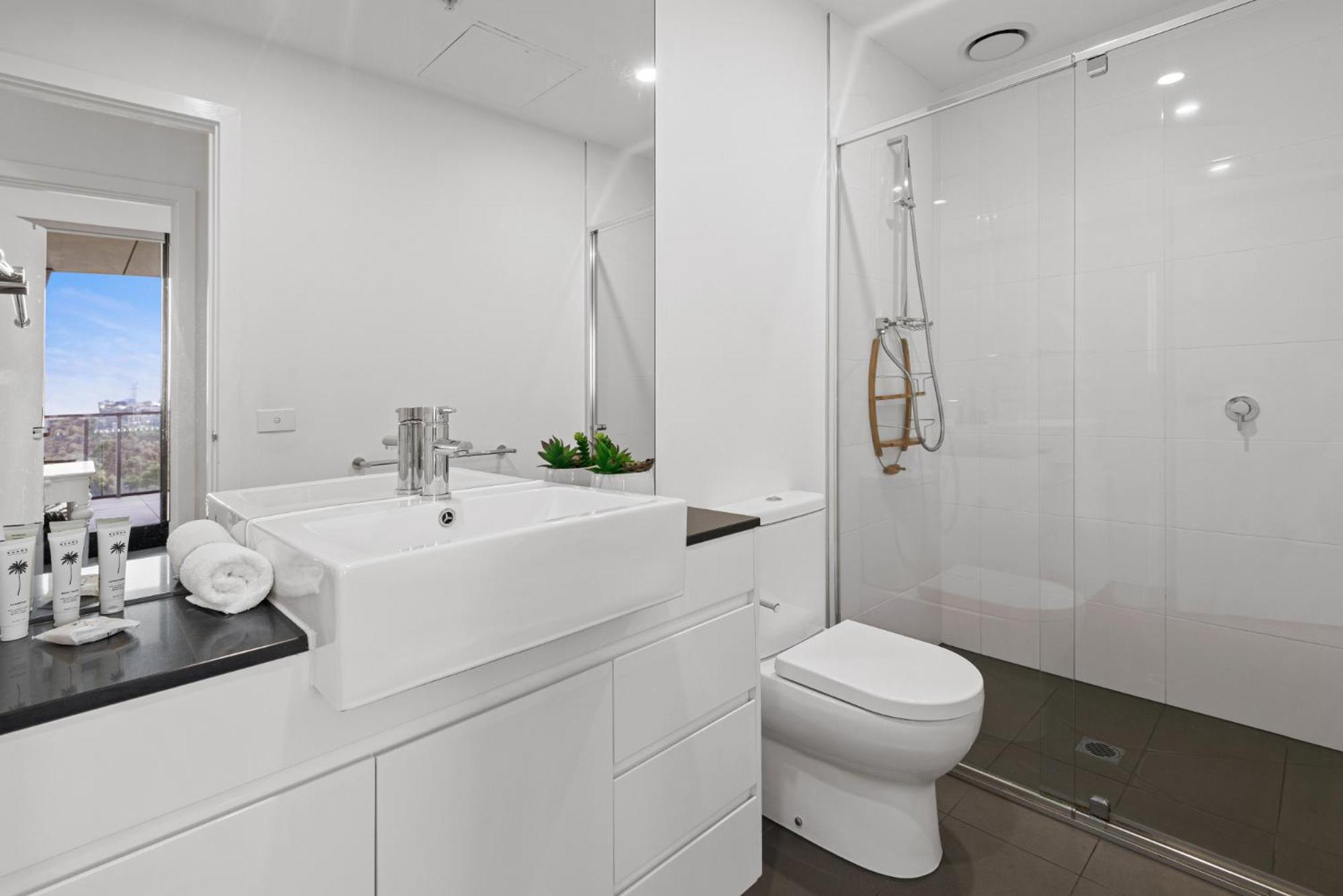 A Taste Of Paradise In Inner Suburbia Apartment *