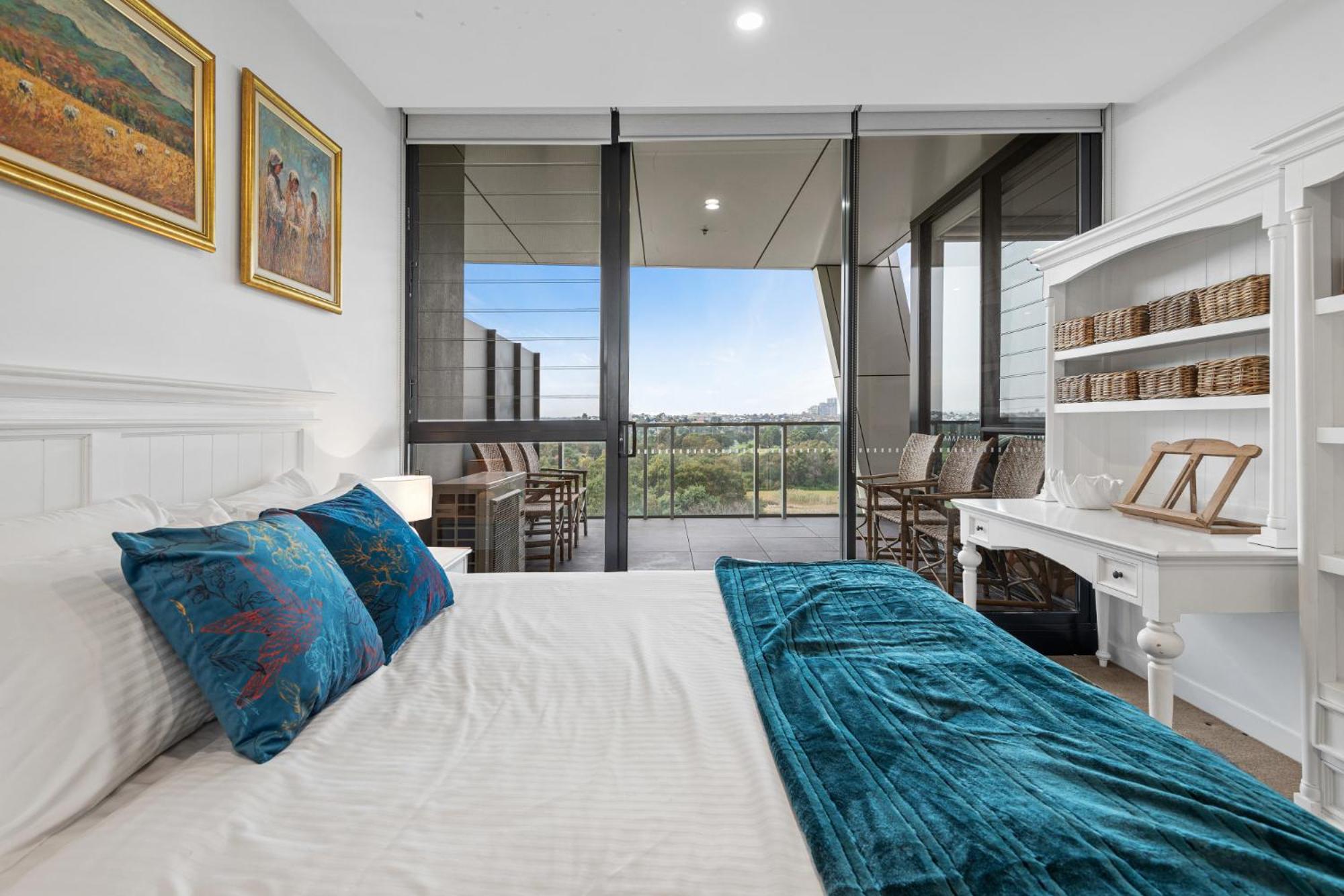 A Taste Of Paradise In Inner Suburbia Apartment