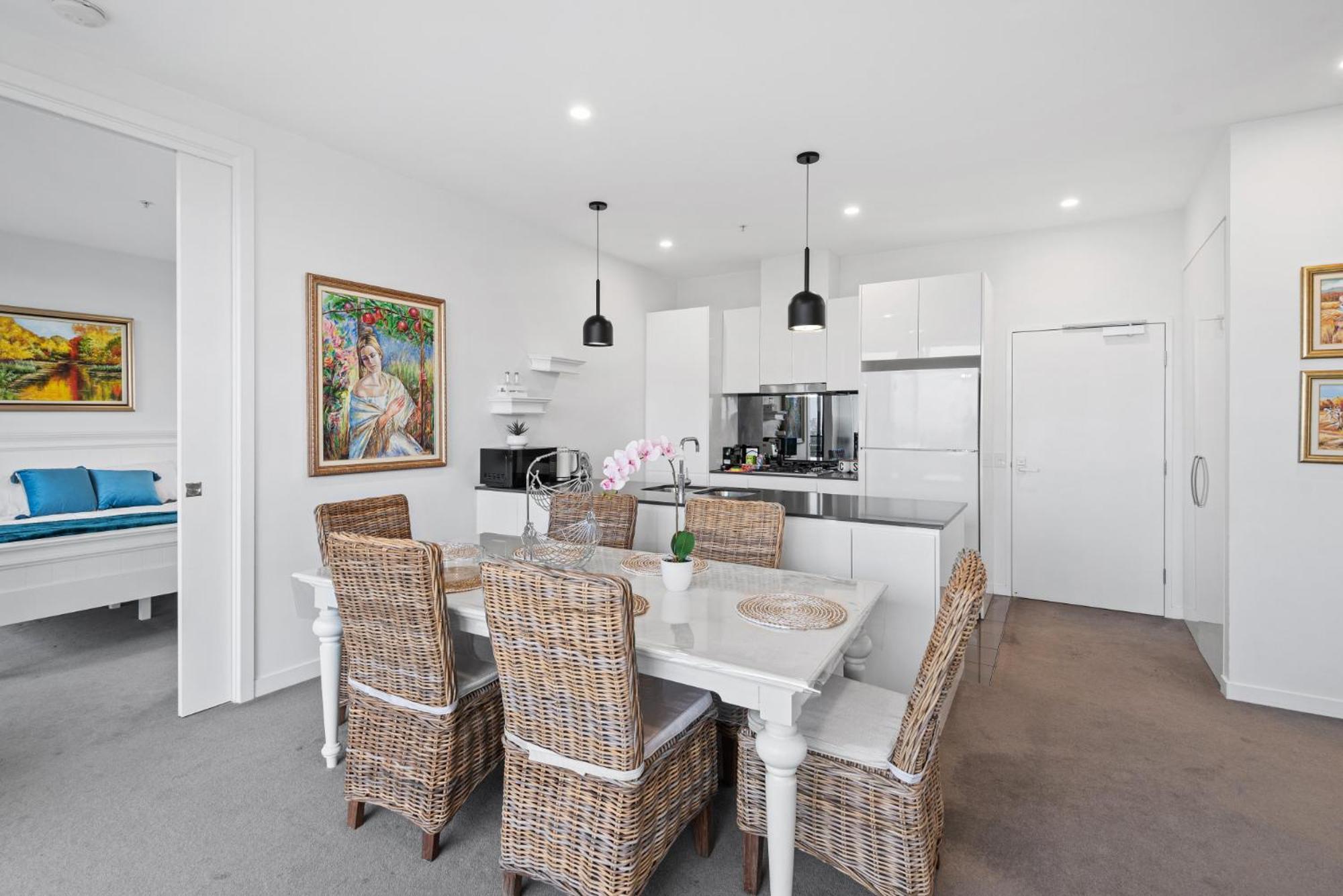 A Taste Of Paradise In Inner Suburbia Apartment