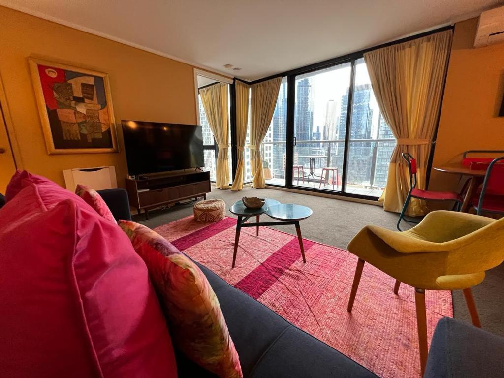 Amazing Colourful Pad With Style Facilities * Melbourne
