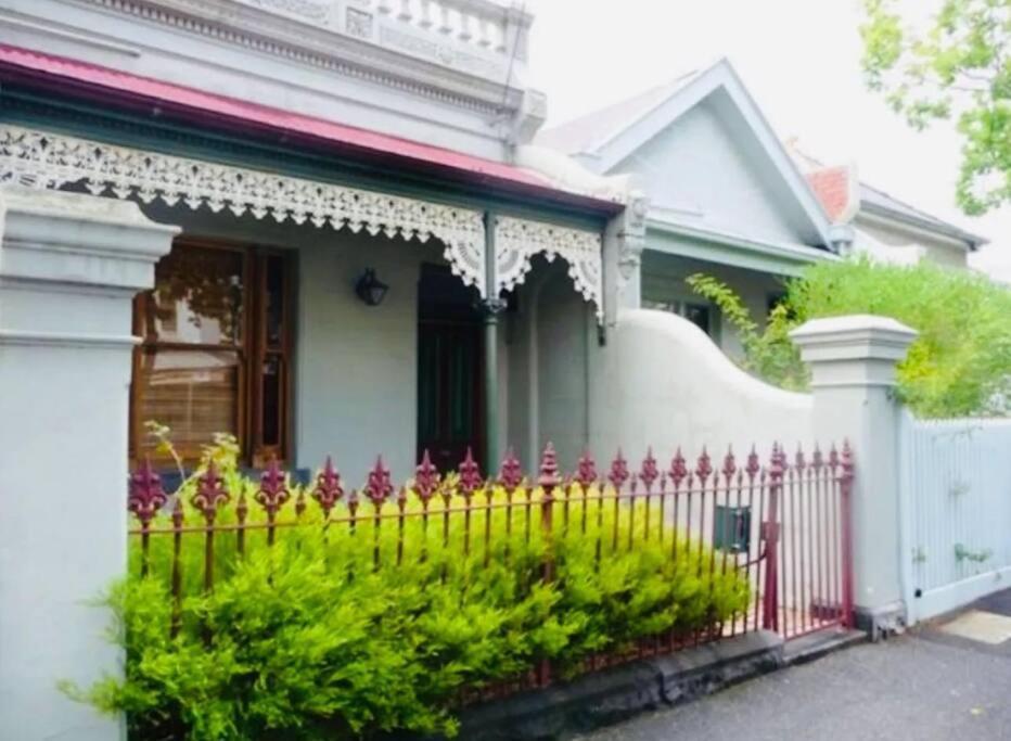 2 Bedrooms House In Carlton
