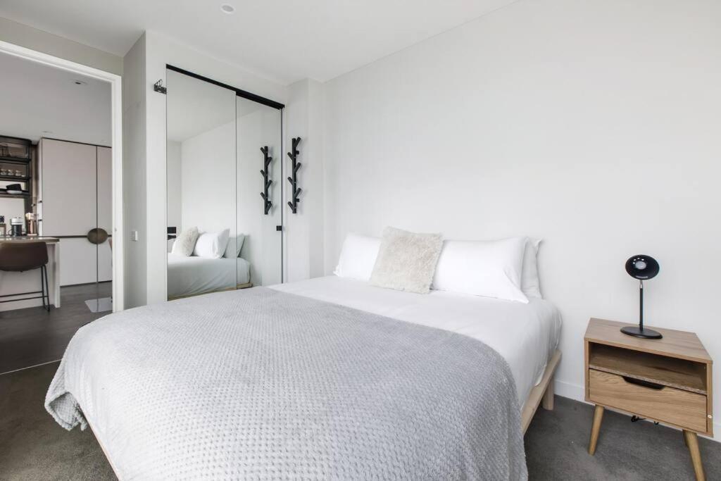 'the Inner Circle' Serene Balcony Abode On Cambridge Melbourne