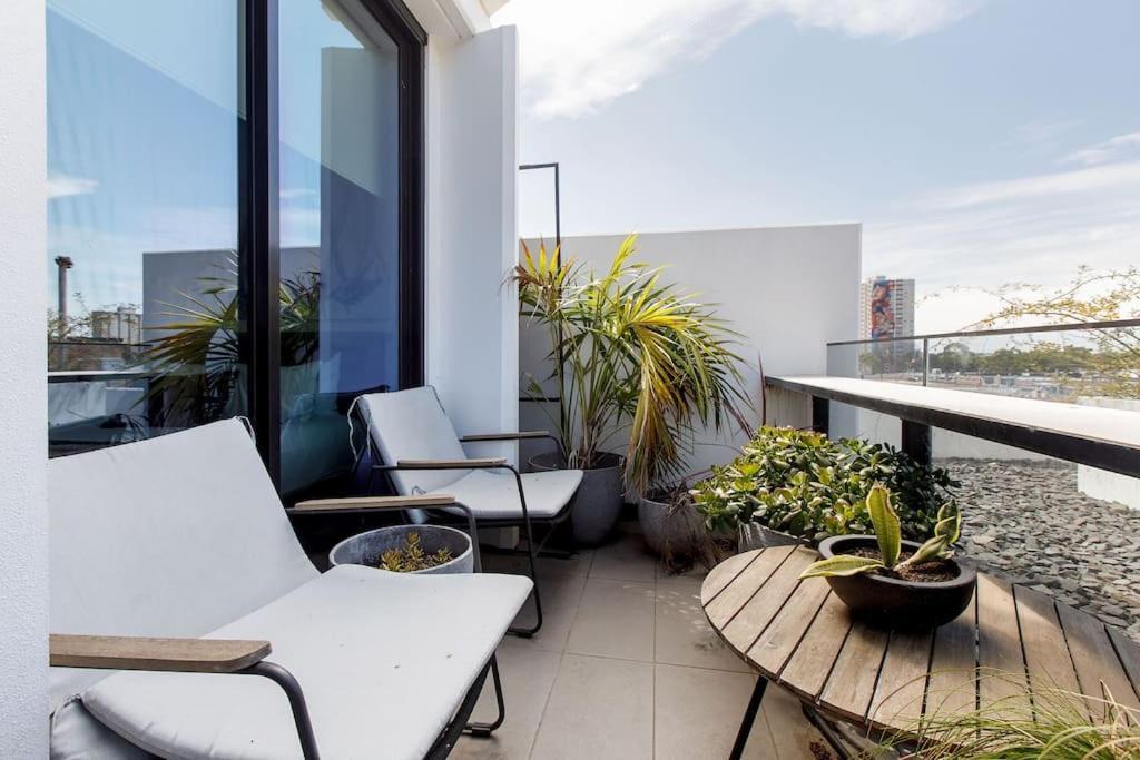 'the Inner Circle' Serene Balcony Abode On Cambridge