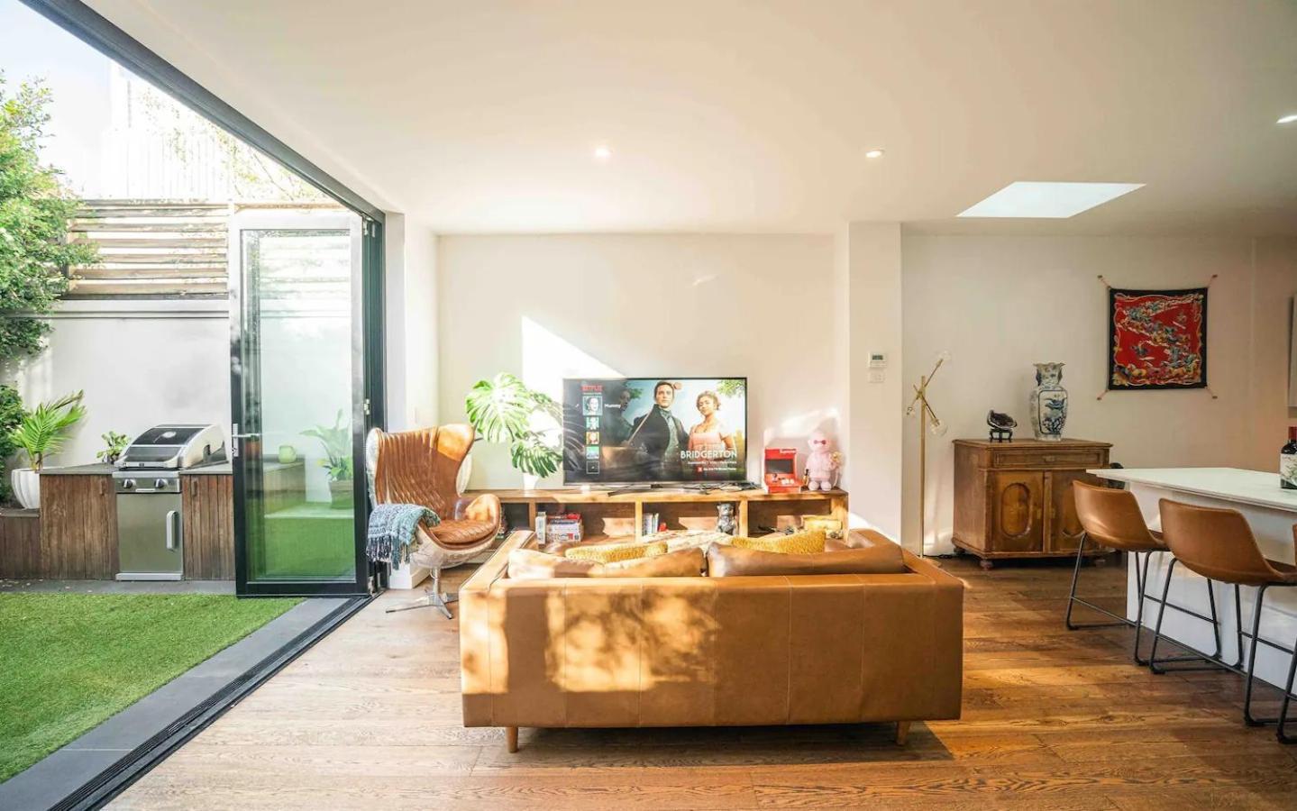 Sophisticated Art Deco In The Heart Of Toorak * Melbourne