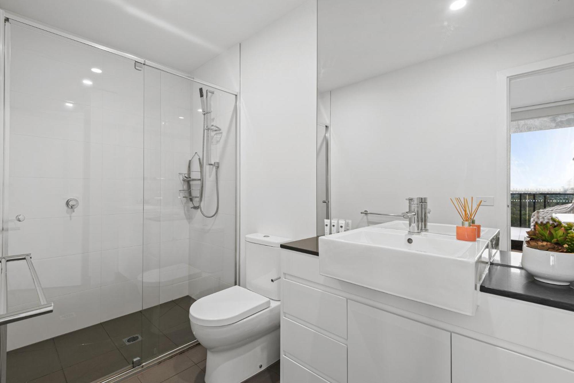 A Taste Of Paradise In Inner Suburbia Apartment *