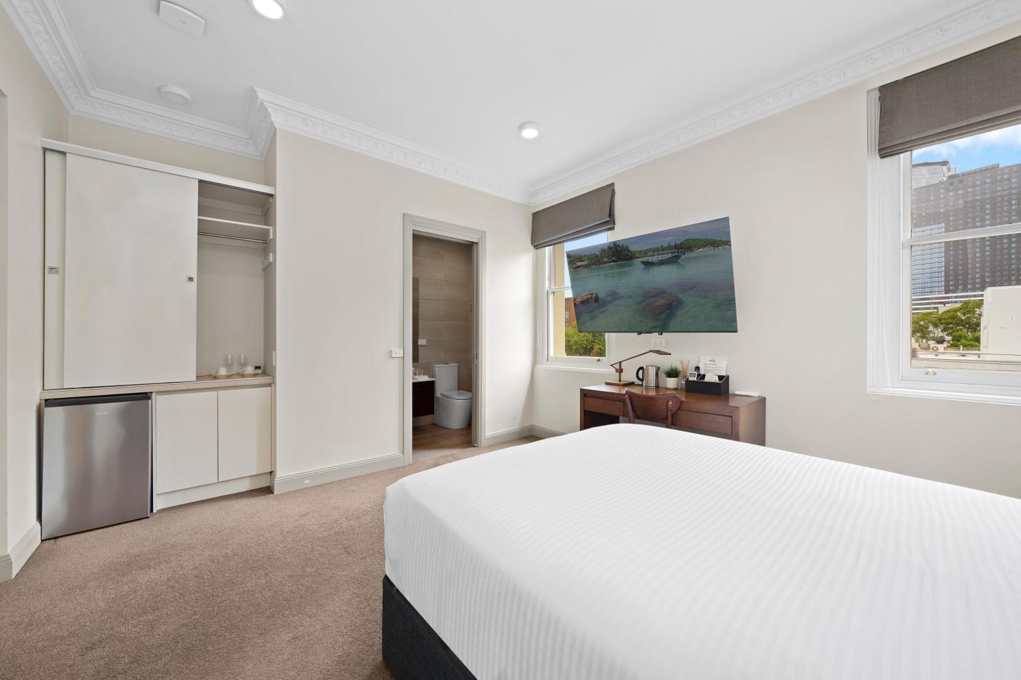 Clarendon 4*