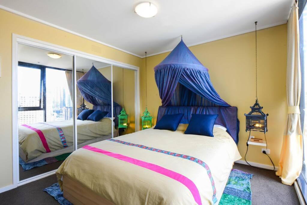 Amazing Colourful Pad With Style Facilities * Melbourne