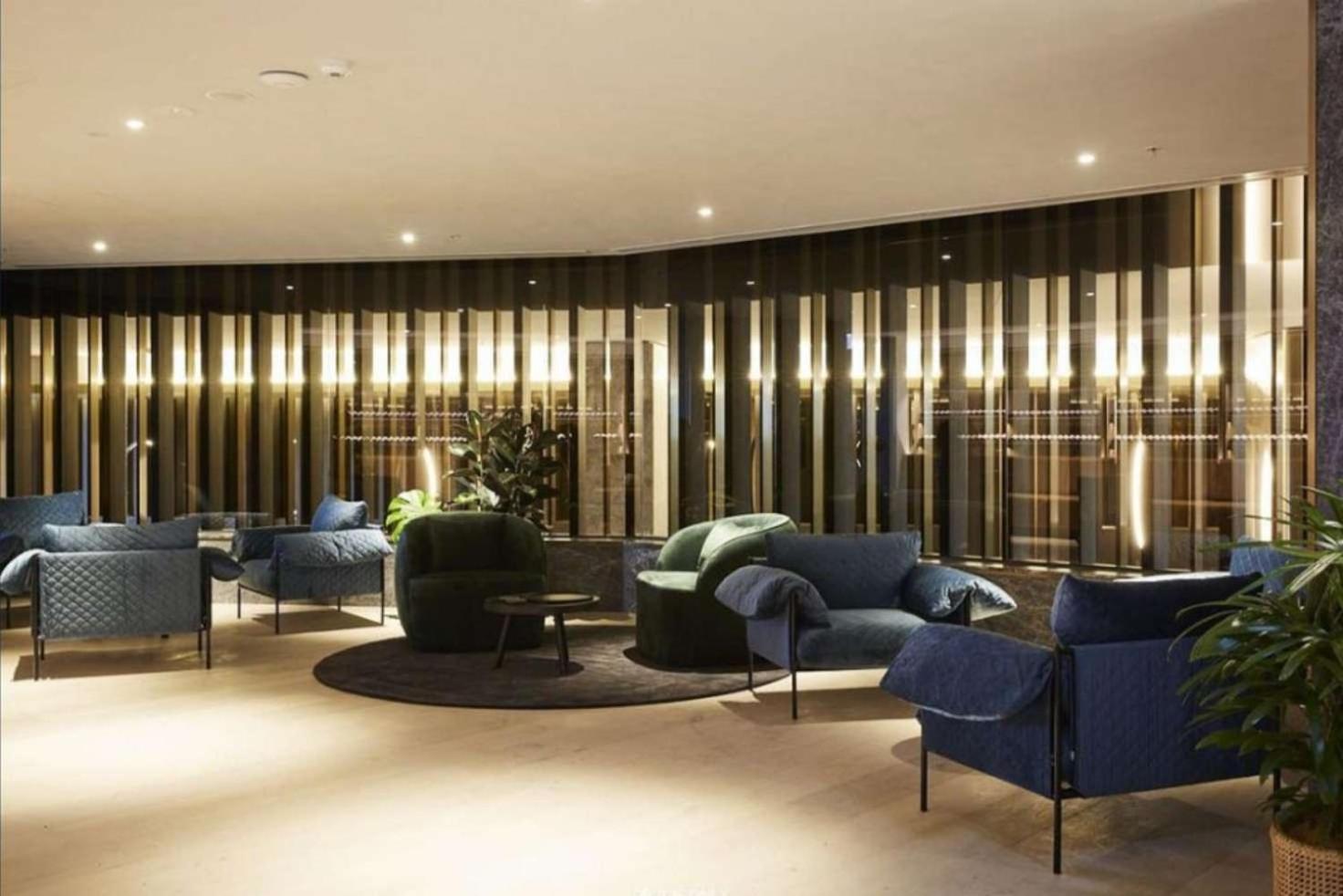 Luxury Cbd Skyline View Lv58 Apartment