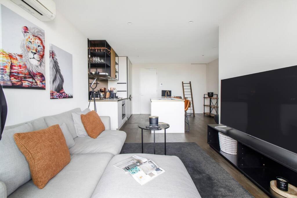 'the Inner Circle' Serene Balcony Abode On Cambridge Apartment Melbourne