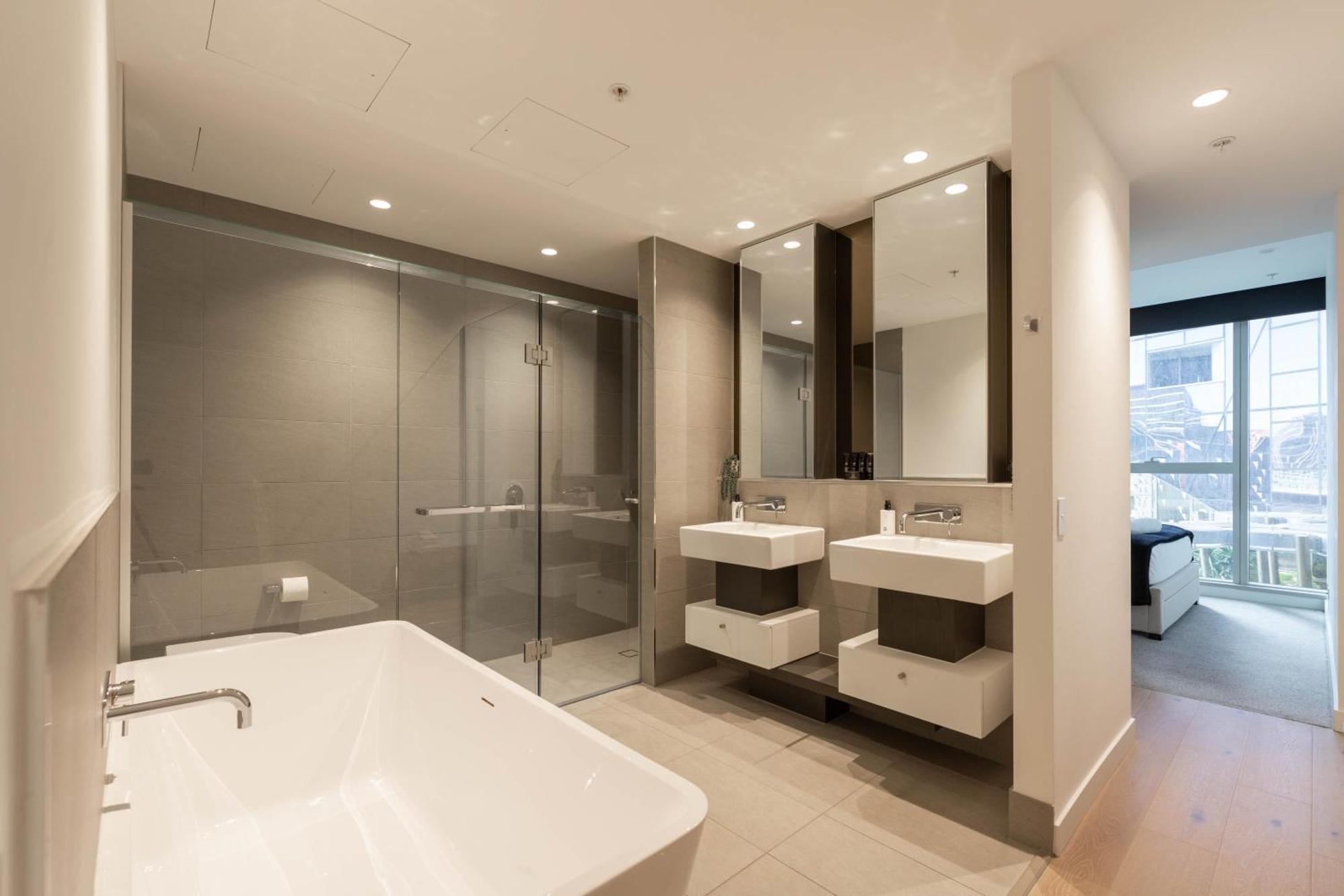 Supreme Sub-penthouse 3 Bedroom In Cbd Apartment