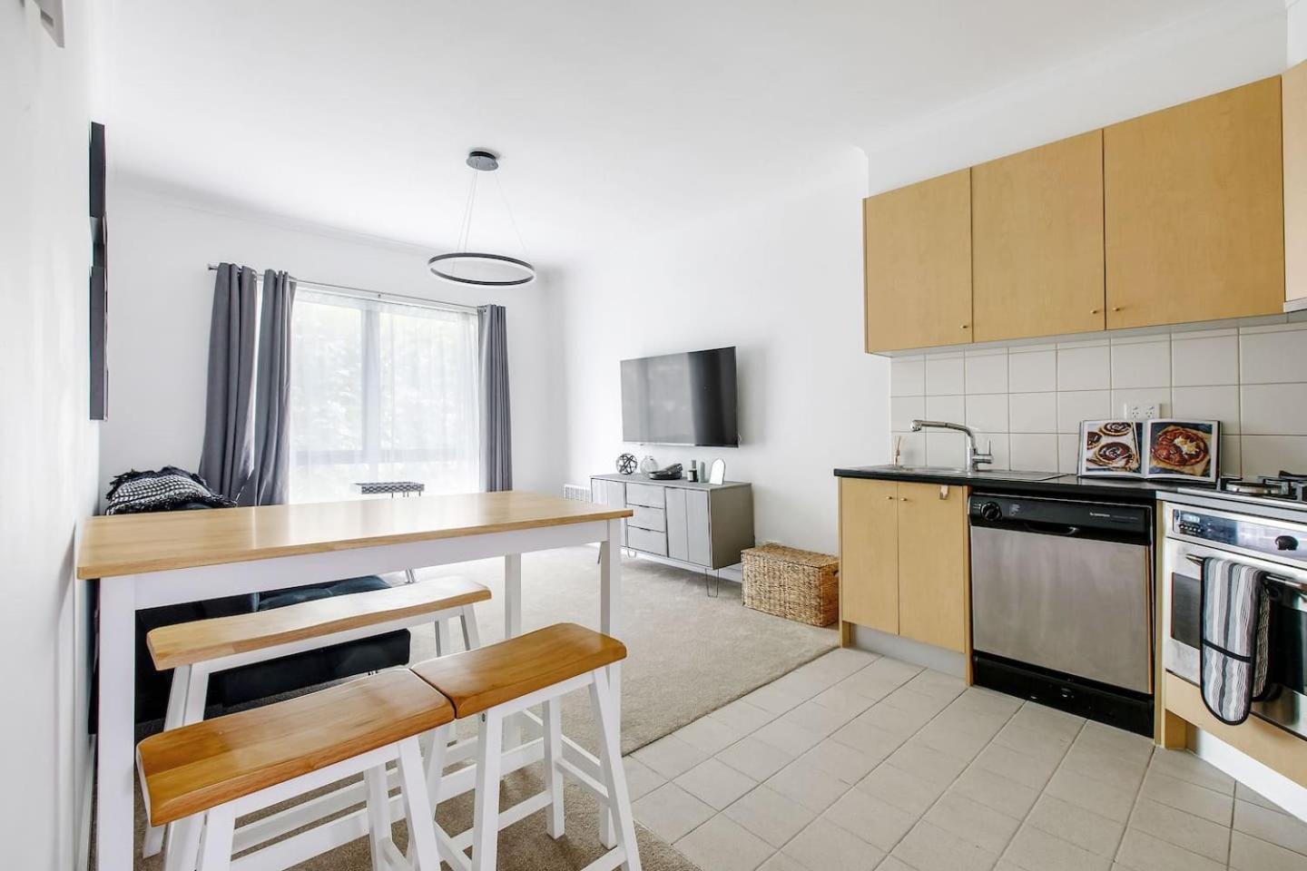'flinders Lane Flair' Compact City-centre Comforts Apartment *