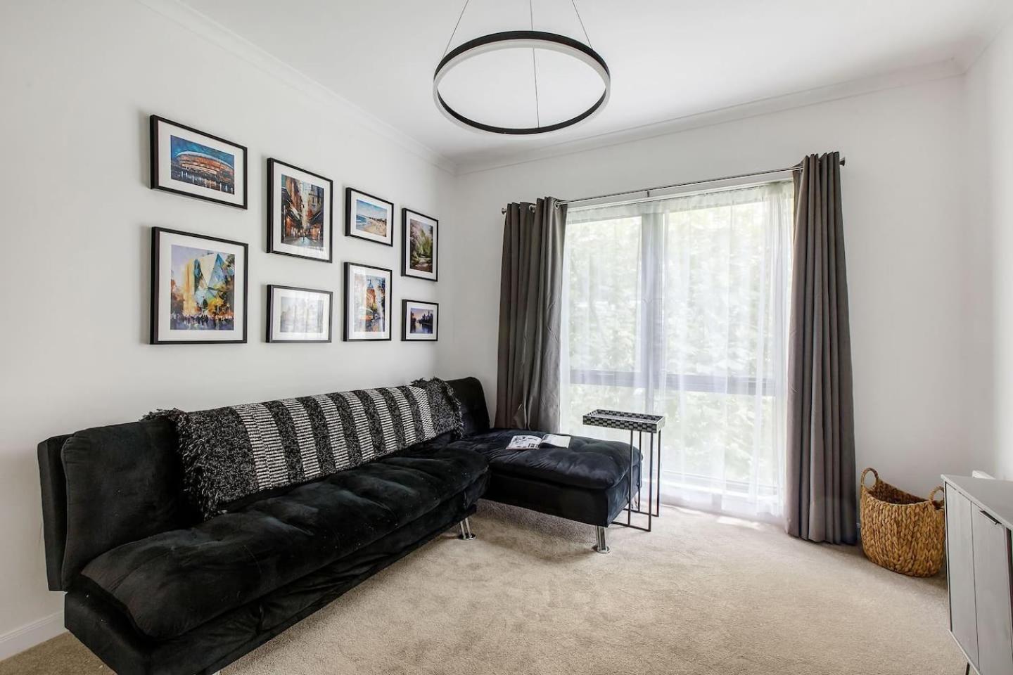 Apartment 'flinders Lane Flair' Compact City-centre Comforts