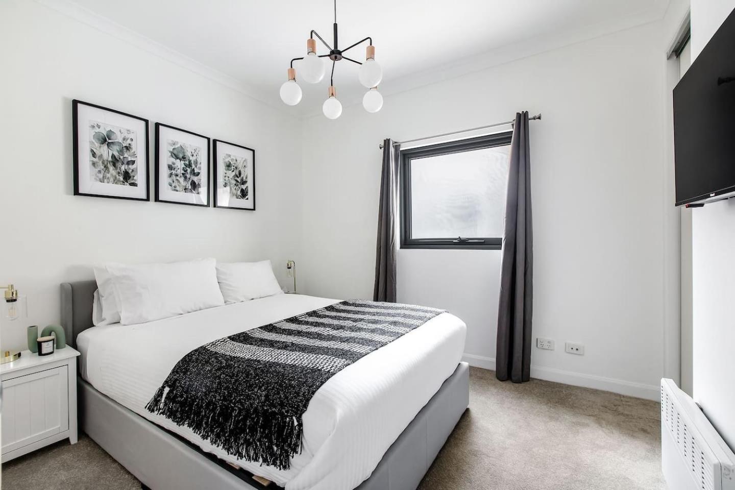 'flinders Lane Flair' Compact City-centre Comforts Apartment
