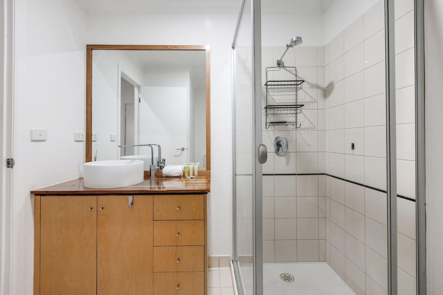 Apartment 'flinders Lane Flair' Compact City-centre Comforts *