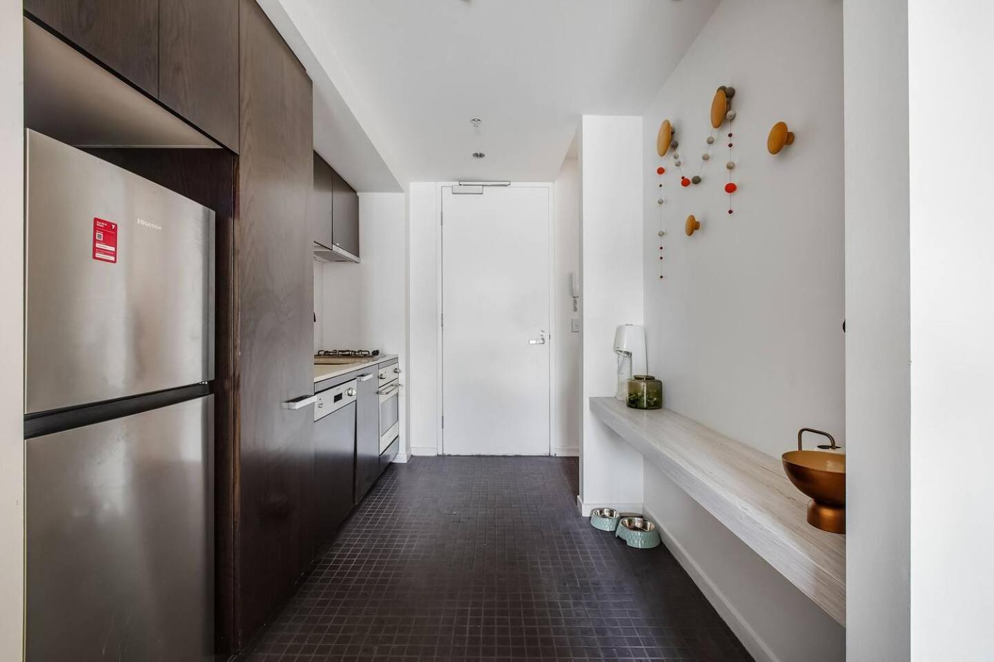 The Sweet Escape - Chic With Rooftop Pool Apartment Melbourne