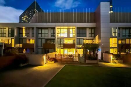 Luxury 4b Docklands Penthouse Water Views Holiday home *
