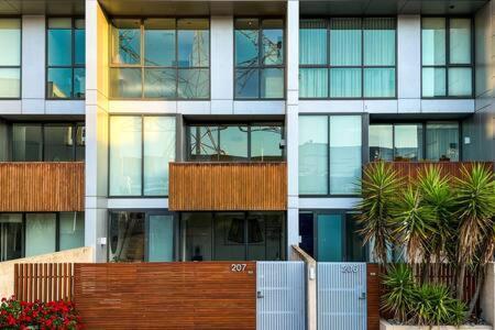 Luxury 4b Docklands Penthouse Water Views Holiday home *