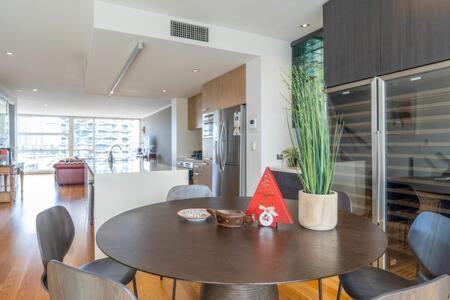 Luxury 4b Docklands Penthouse Water Views Holiday home Melbourne