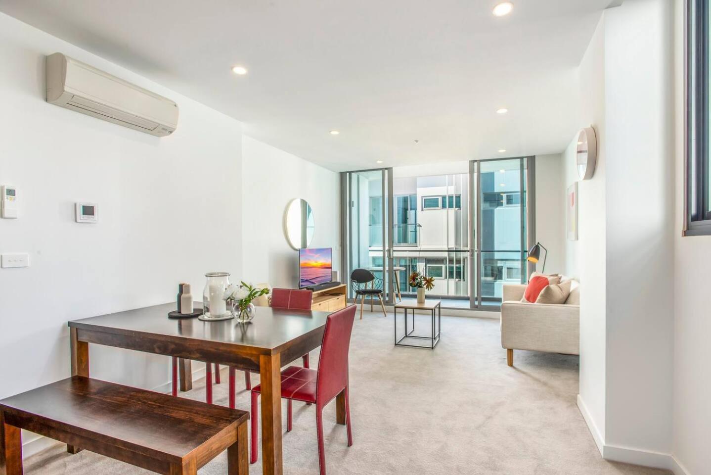 Apartment Retro Modern With Pool Near Westfield
